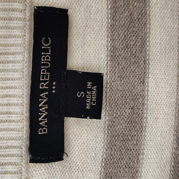 Banana Republic Factory Beige Cream Sweater Size Small Button Side Detail - Picture 5 of 8
